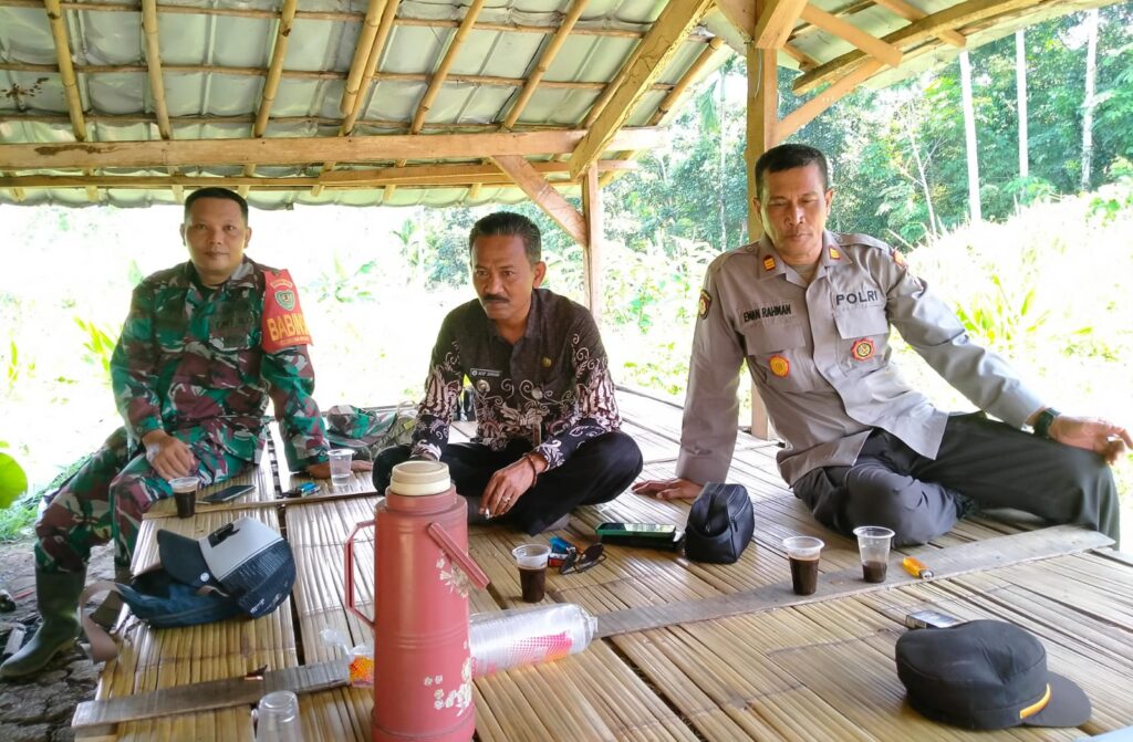 Inisiatif Bhabinkamtibmas Polsek Angsana Menguatkan Keterlibatan dengan Masyarakat 7 WhatsApp Image 2024 07 02 at 05.31.37