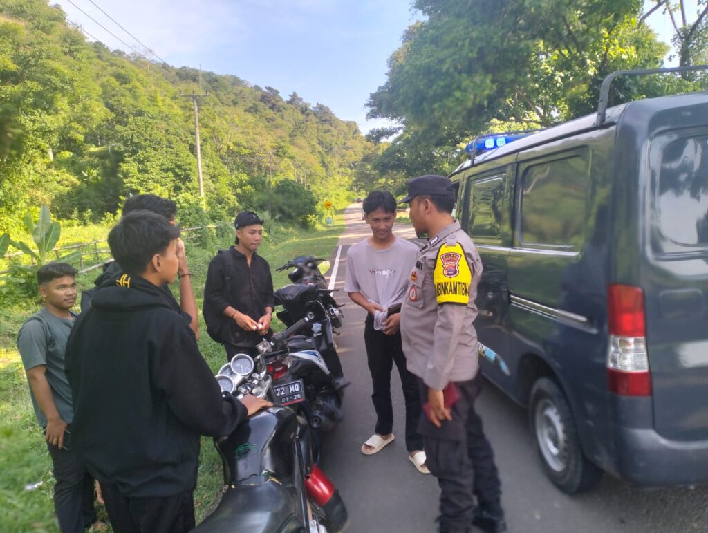 Polsek Panimbang Himbau Remaja yang Sedang Nongkrong wilkum Polsek Panimbang 10 WhatsApp Image 2024 07 02 at 05.54.06
