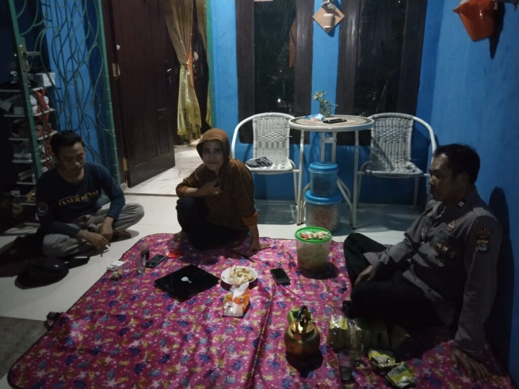 Polsek Cadasari Ciptakan Kondusifitas Wilayah Melalui Sambang Rumah Warga 7 WhatsApp Image 2024 07 04 at 07.07.31