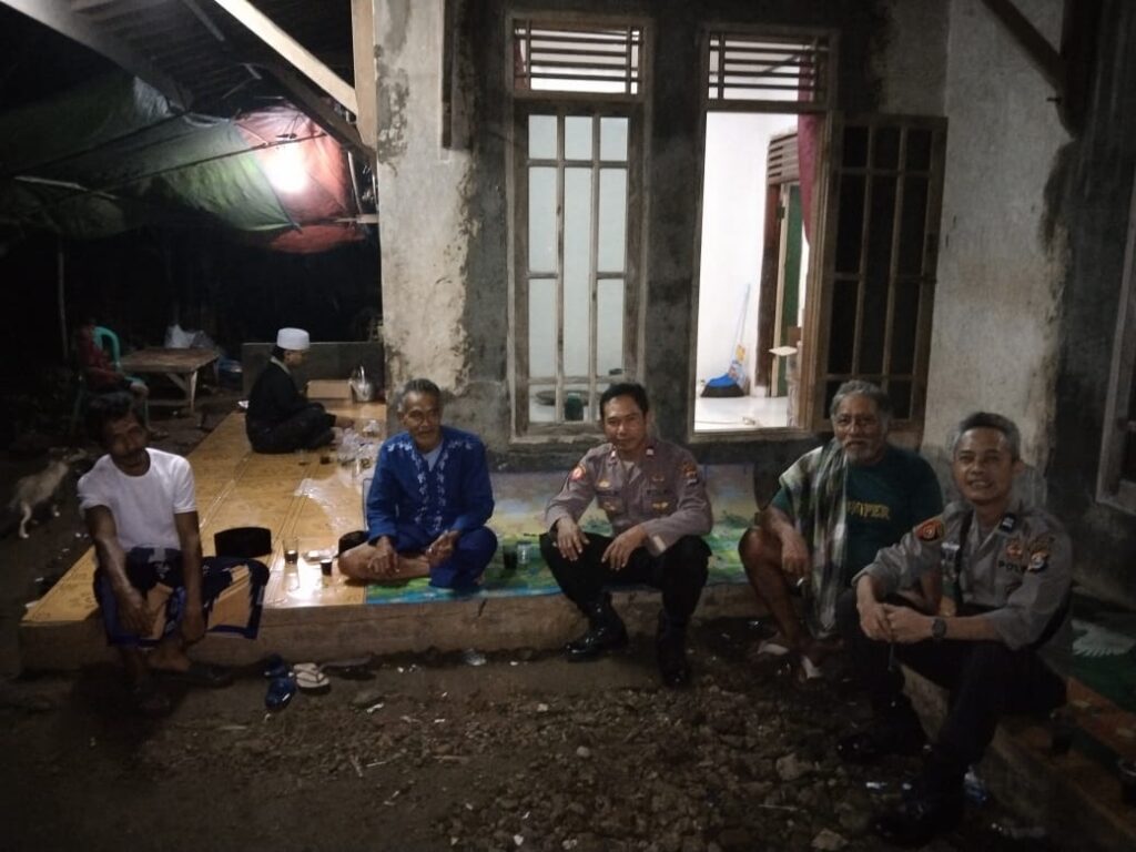 Polsek Cadasari Gelar Patroli Malam, Dialog Bersama Warga untuk Tingkatkan Keamanan 5 WhatsApp Image 2024 07 04 at 07.08.16