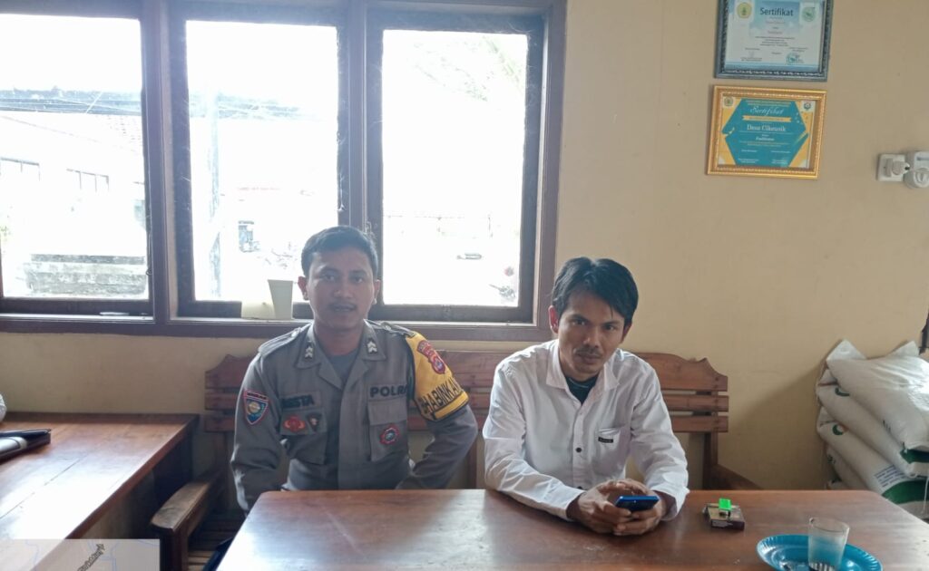 Giat Sambang Bhabinkamtibmas Polsek Cikeusik Membangun Kedekatan dengan Warga 10 WhatsApp Image 2024 07 04 at 17.23.02