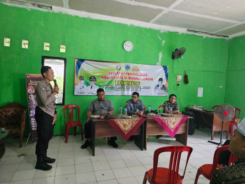 Bhabinkamtibmas Polsek Cadasari Hadiri Sosialisasi Bidang Hukum di Desa Tapos 9 WhatsApp Image 2024 07 06 at 07.57.38