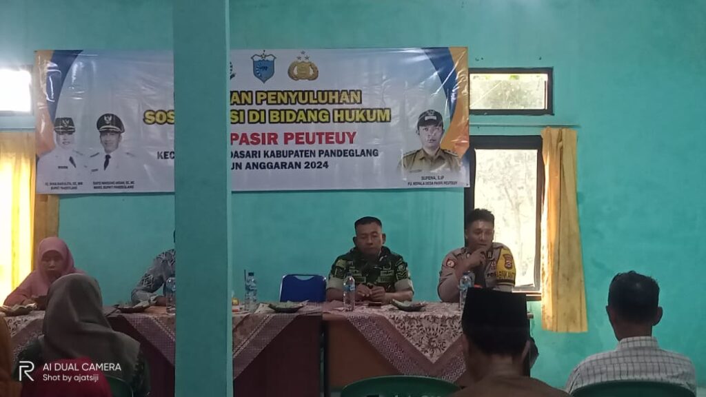Bhabinkamtibmas Polsek Cadasari Hadiri Sosialisasi Bidang Hukum di Desa Pasir Peutuy 8 WhatsApp Image 2024 07 06 at 07.57.51