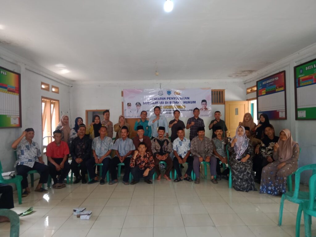 Bhabinkamtibmas Polsek Cadasari Hadiri Sosialisasi Bidang Hukum di Desa Pasir Cikentrung 7 WhatsApp Image 2024 07 06 at 07.58.05