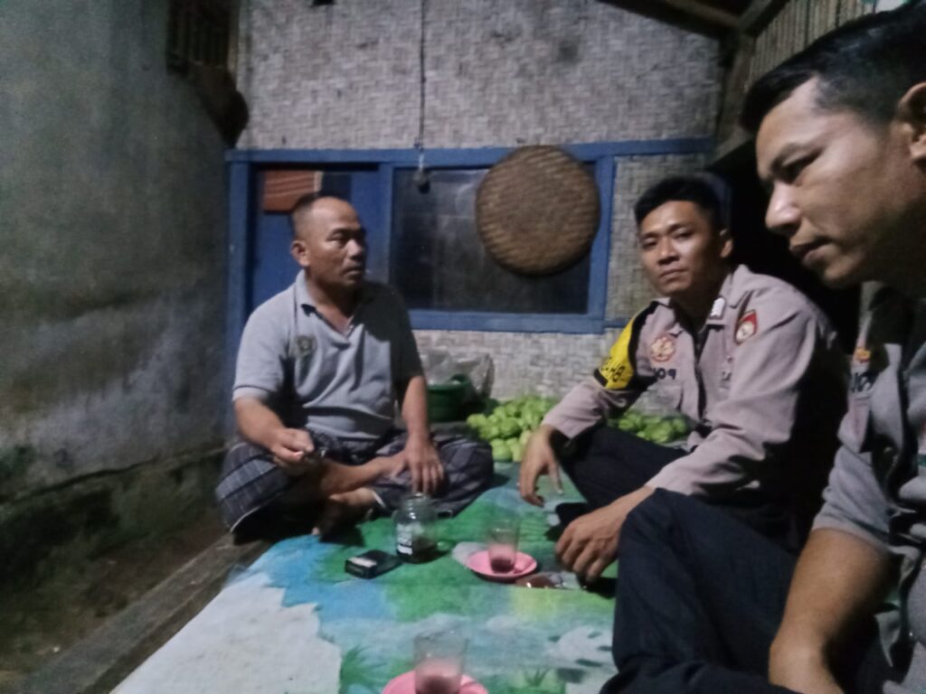Patroli Malam Polsek Cadasari Menjaga Keamanan Warga 5 WhatsApp Image 2024 07 06 at 07.58.52