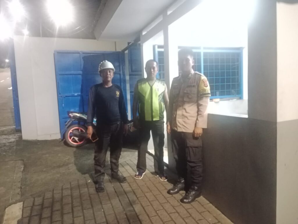 Patroli Malam Polsek Cadasari Tingkatkan Keamanan di PT CNS Cadasari 4 WhatsApp Image 2024 07 06 at 07.59.04