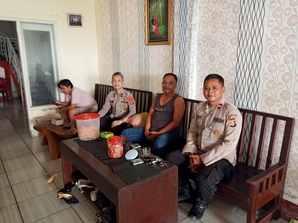 Kanit Binmas Polsek Cadasari Aipda Dori Erikson Laksanakan Silaturahmi ke Warga 6 WhatsApp Image 2024 07 07 at 09.49.28