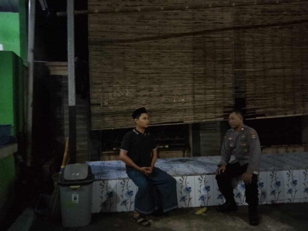 Polsek Cadasari Tingkatkan Keamanan Melalui Patroli Malam 3 WhatsApp Image 2024 07 07 at 09.50.30