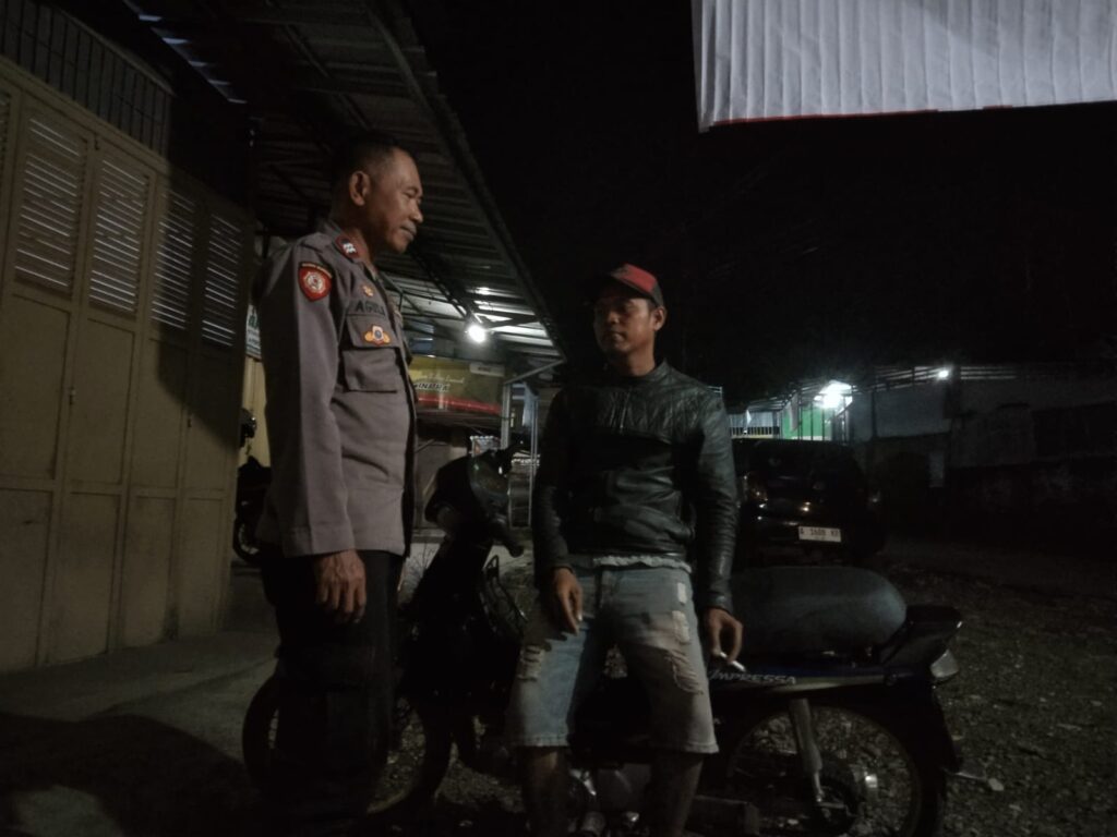 Polsek Cadasari Laksanakan Patroli Malam dan Berikan Himbauan kepada Tukang Ojek Pangkalan 2 WhatsApp Image 2024 07 07 at 09.50.42