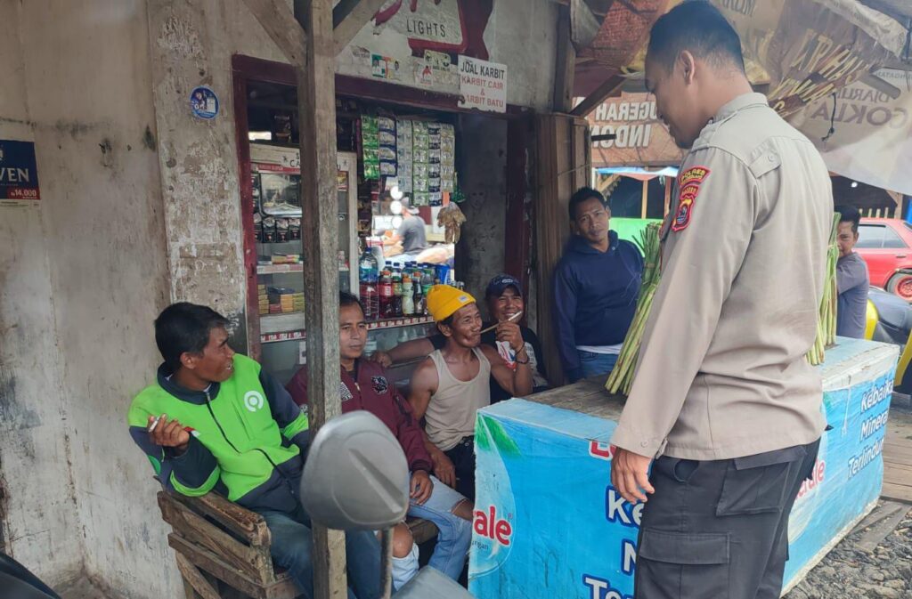 Sambang dan Patroli Bersama Polsek Cibaliung dan Koramil Cibaliung Meningkatkan Keamanan dan Ketertiban Masyarakat 2 WhatsApp Image 2024 07 12 at 20.21.55
