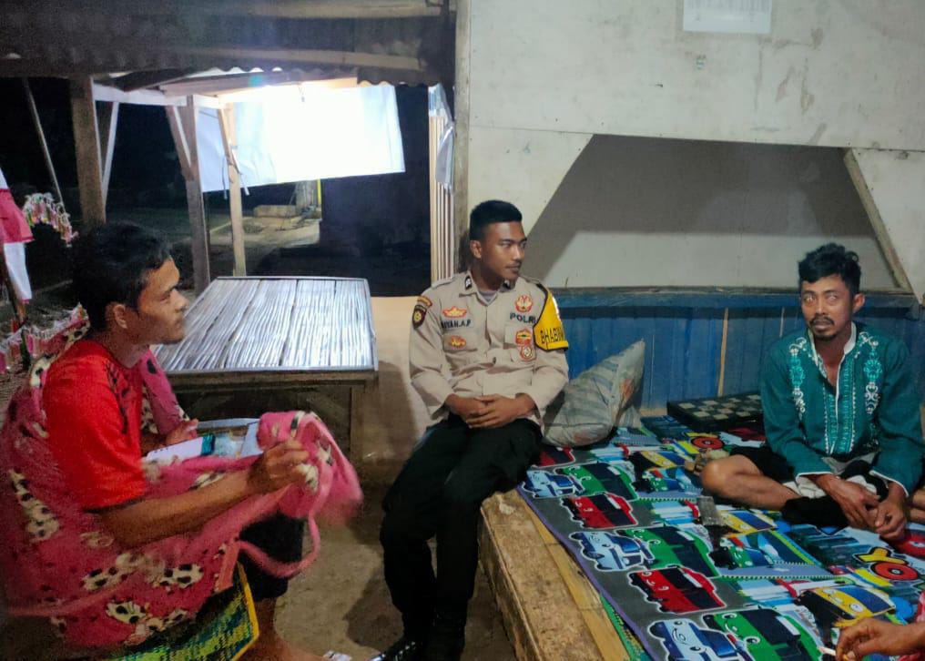 Polsek Cibaliung Gelar Sambang dan Patroli Malam, Ciptakan Rasa Aman dan Nyaman Bagi Warga Masyarakat 3 WhatsApp Image 2024 07 12 at 20.35.45