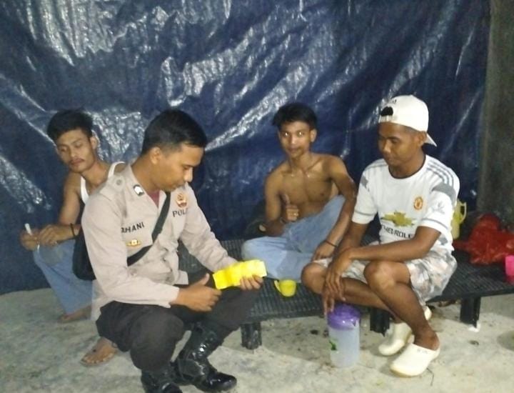 Brigadir Jumhani, Bhabinkamtibmas Polsek Angsana Polres Pandeglang Laksanakan Patroli Dialogis di Desa Sumurlaban 9 WhatsApp Image 2024 07 12 at 21.11.40