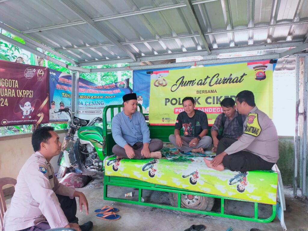 Polsek Cikedal Lakukan Silaturahmi Dengan Jumat Curhat 6 WhatsApp Image 2024 07 13 at 02.26.45
