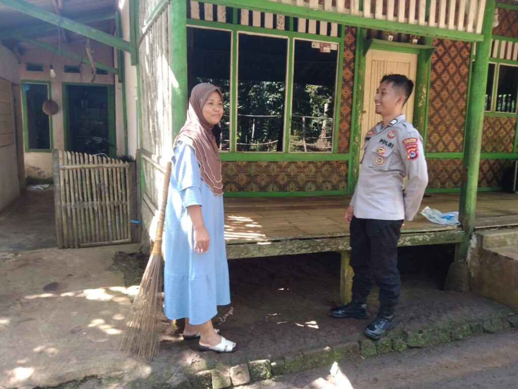 Polsek Cikedal Tingkatkan Situasi Kondusif dengan Menjalin Silaturahmi di Kalangan Masyarakat 7 WhatsApp Image 2024 07 13 at 02.26.51