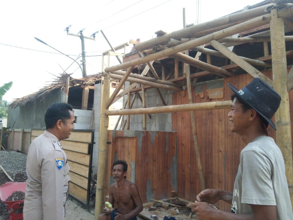 Bhabinkamtibmas Polsek Cikedal Sambangi Warga Binaan Secara Door to Door 10 WhatsApp Image 2024 07 13 at 02.29.30