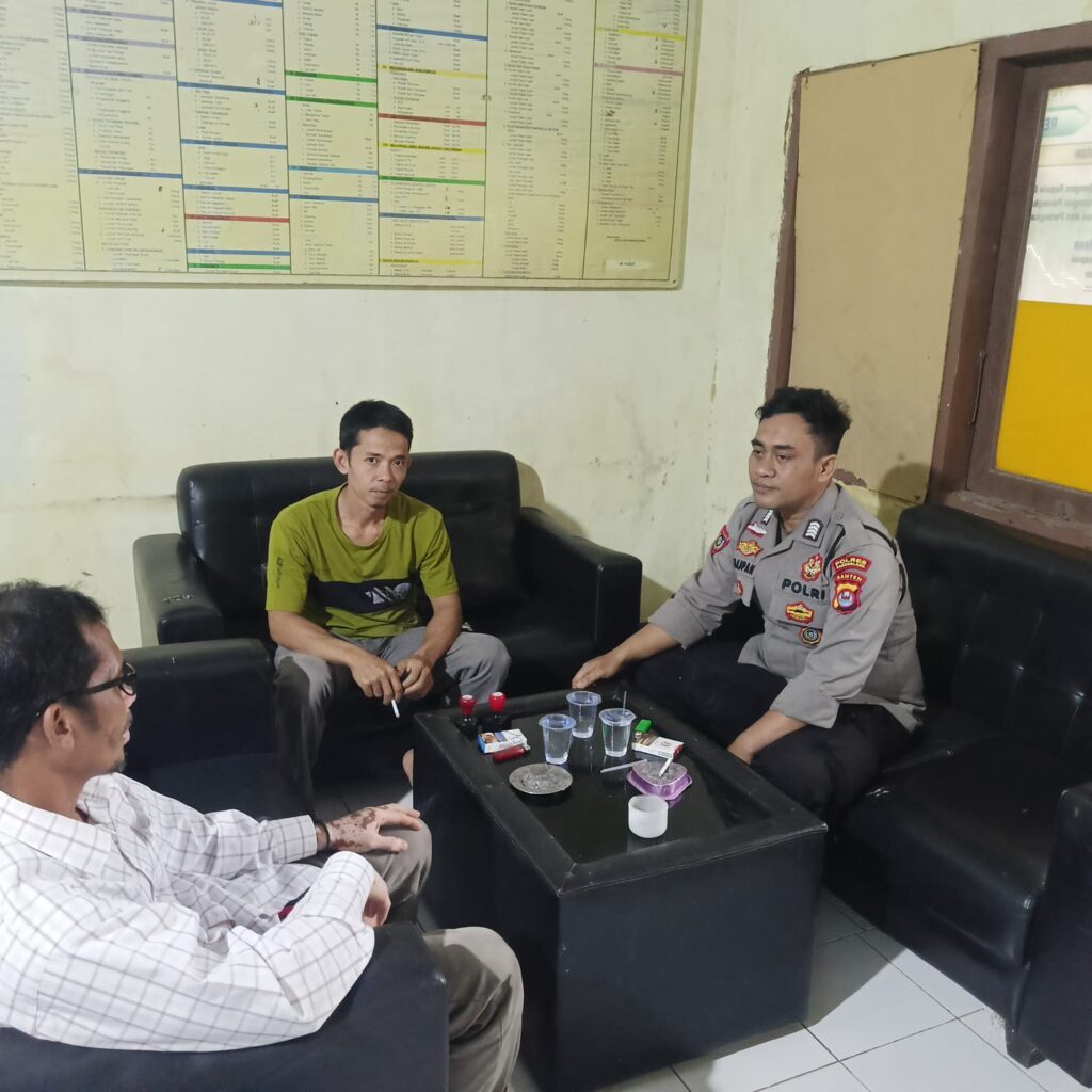 Polsek Picung Gelar Sambang Desa Bungur Copong untuk Meningkatkan Sinergitas dan menjaga Kamtibmas 9 WhatsApp Image 2024 07 14 at 13.59.22