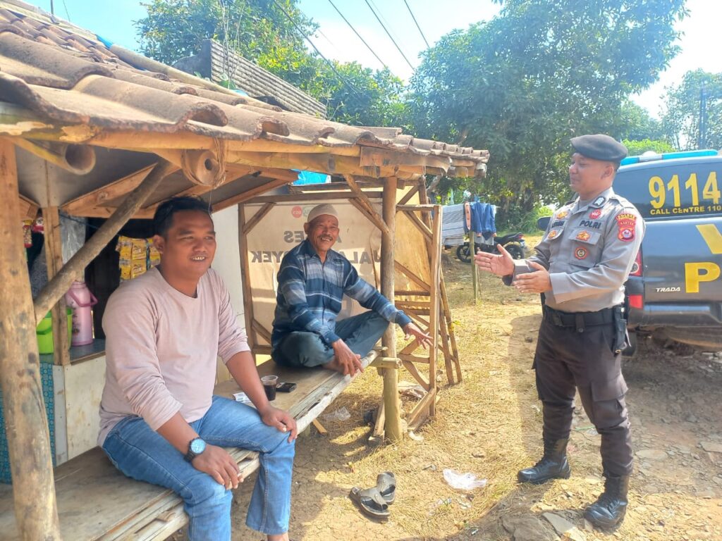 Patroli Dialogis Polsek Picung Sambangi Warga Masyarakat 7 WhatsApp Image 2024 07 14 at 14.30.07