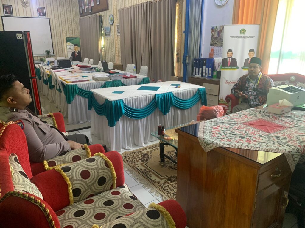 Kanit Binmas Polsek Panimbang Laksanakan Silaturahmi ke Kepala Sekolah MAN 3 Pandeglang 2 WhatsApp Image 2024 07 16 at 01.13.48