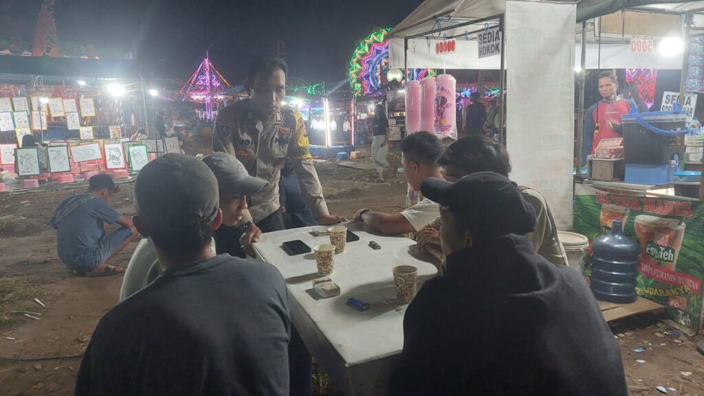 Personil Polsek Carita Melaksanakan Patroli Malam dan Memberi Himbauan Anti Narkoba serta Judi Online 2 WhatsApp Image 2024 07 17 at 23.52.20