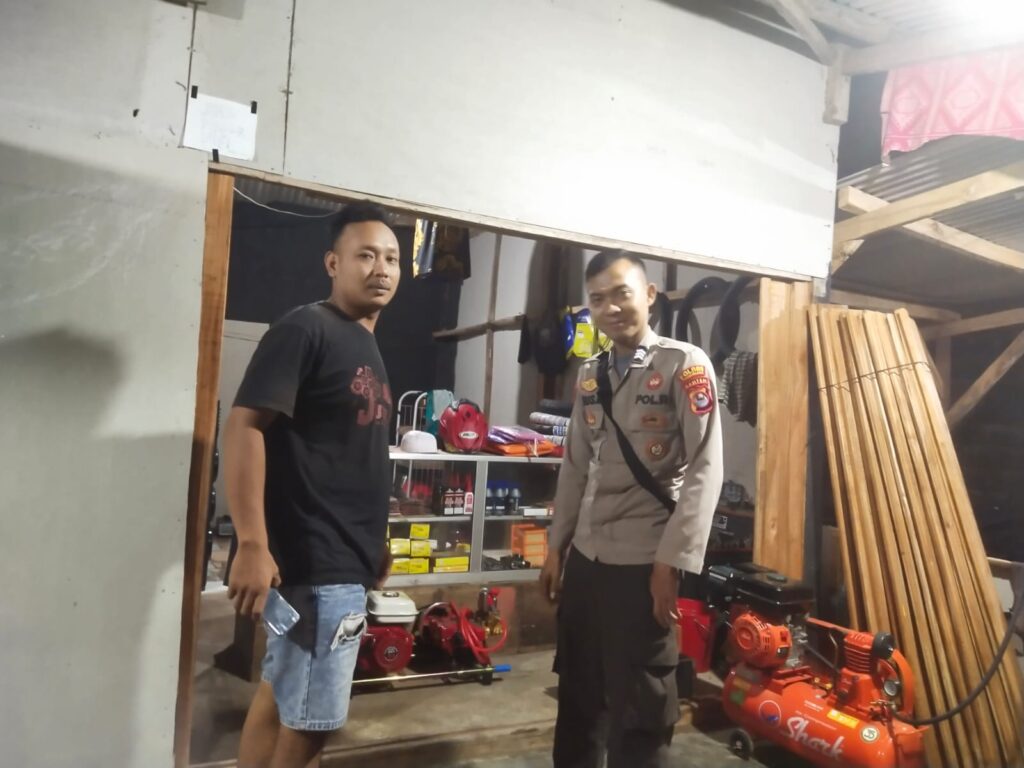 Sambang Malam: Upaya Polsek Panimbang Meningkatkan Keamanan dan Ketertiban Masyarakat 6 WhatsApp Image 2024 07 18 at 01.48.14