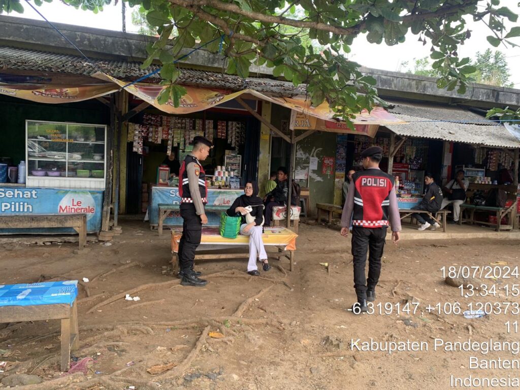 Personil Sat Samapta Polres Pandeglang Gelar Patroli Siang di Terminal Kadubanen 9 WhatsApp Image 2024 07 18 at 17.34.16 1