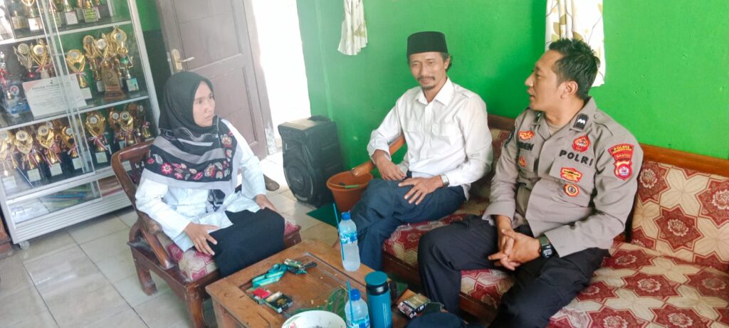 Polsek Saketi Melaksanakan Kegiatan Pencegahan Perundingan (Bullying) di Smk Al-Ridho dan Mts Guppi 8 WhatsApp Image 2024 07 25 at 06.12.39