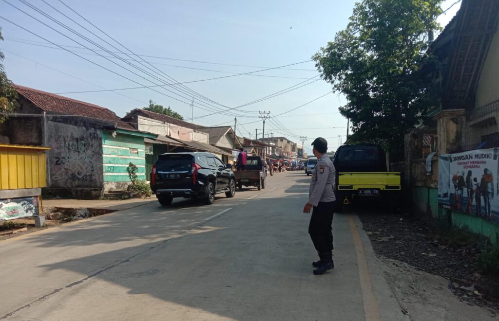Personil Polsek Bojong Polres Pandeglang Gelar Strong Point di Jalan Raya Saketi - Malingping 9 WhatsApp Image 2024 07 25 at 07.58.25