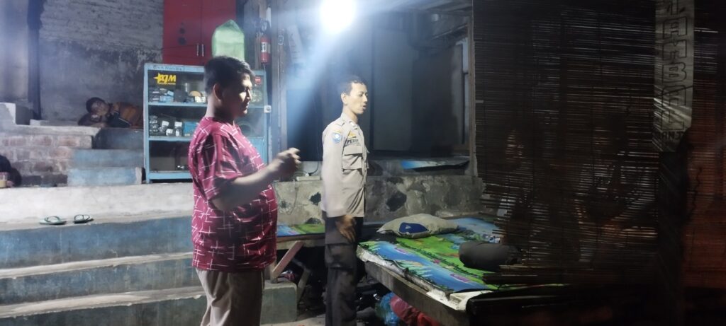 Personil Polsek Bojong Polres Pandeglang Gelar Patroli Malam di Desa Binaan 10 WhatsApp Image 2024 07 25 at 07.58.35