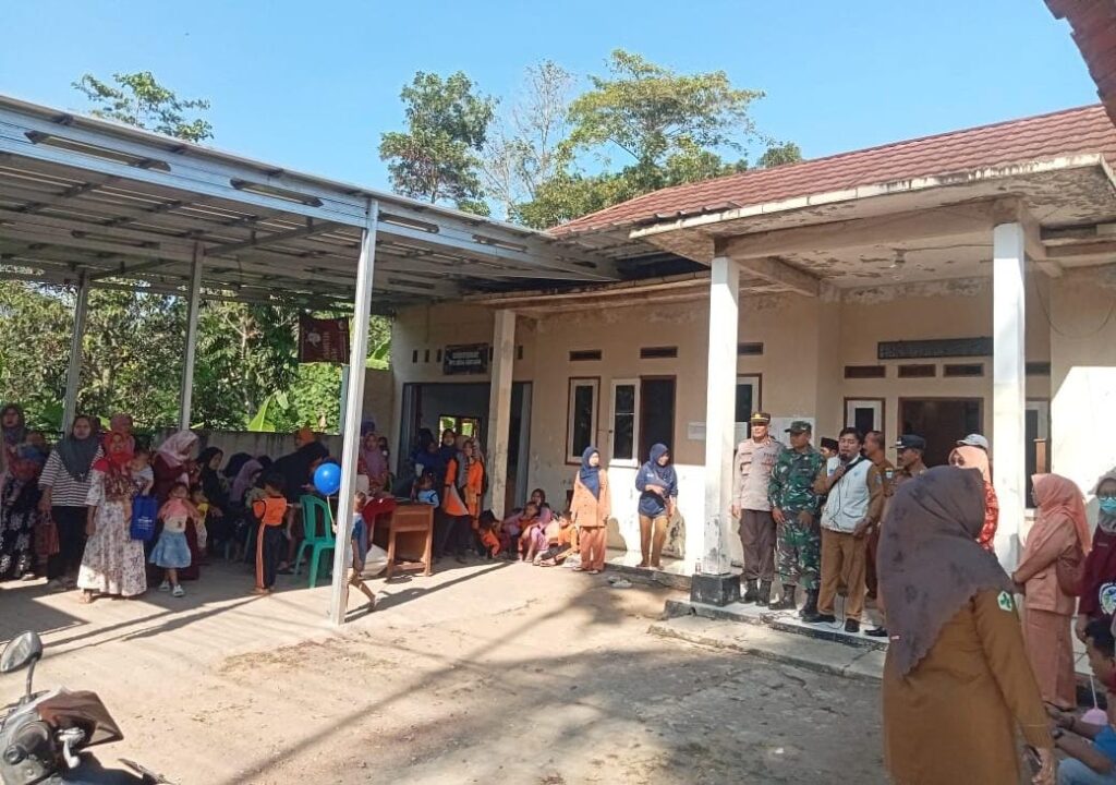Kapolsek Angsana Dukung Program Pemerintah PIN Polio di Kantor Desa Angsana 2 WhatsApp Image 2024 07 25 at 20.56.36