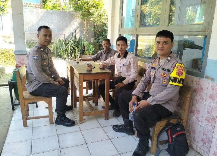 Jalin Silaturahmi, Bhabinkamtibmas Polsek Angsana Polres Pandeglang Sambangi Kepala SMK Nur Insani Angsana 4 WhatsApp Image 2024 07 25 at 20.56.53