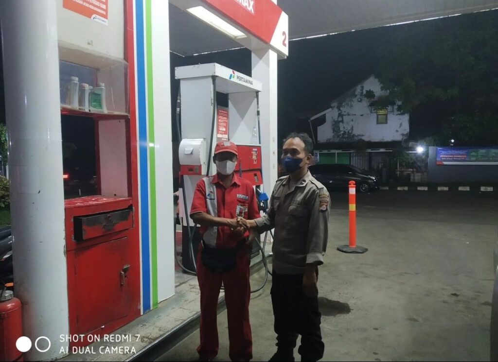Polsek Labuan Patroli Tempat Obyek Vital Tingkatkan Keamanan dan Kondusifitas 4 WhatsApp Image 2024 07 28 at 02.10.01