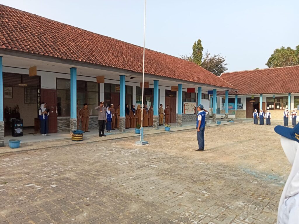 Jadi Pembina Upacara di SMPN 1 Angsana, Ini yang Disampaikan Kapolsek Angsana Polres Pandeglang AKP Eman Rahman 2 WhatsApp Image 2024 07 29 at 21.33.39