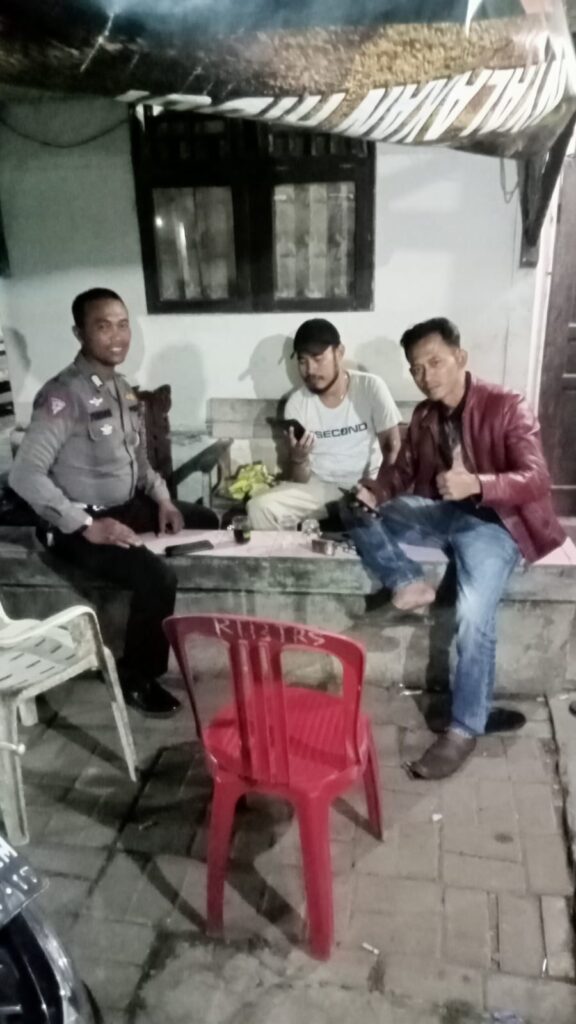 Polsek Carita Laksanakan Patroli Dialogis pada Malam Hari 3 WhatsApp Image 2024 07 30 at 05.45.58