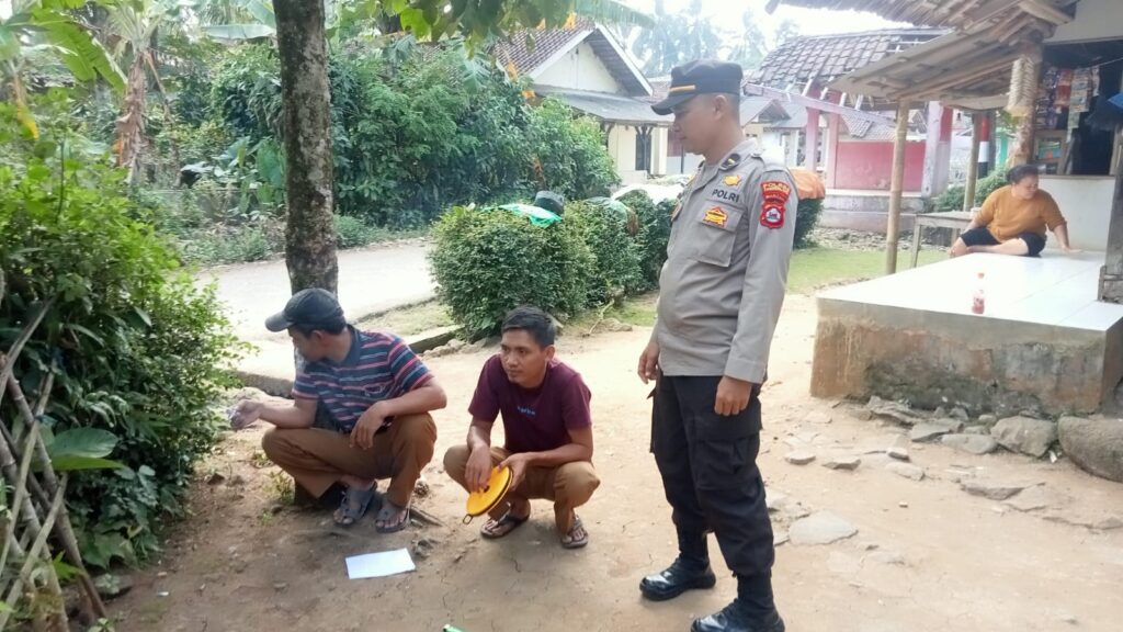 Polsek Menes Sambangi Tokoh Pemuda di Kampung Manungtung 1 WhatsApp Image 2024 07 30 at 17.23.10