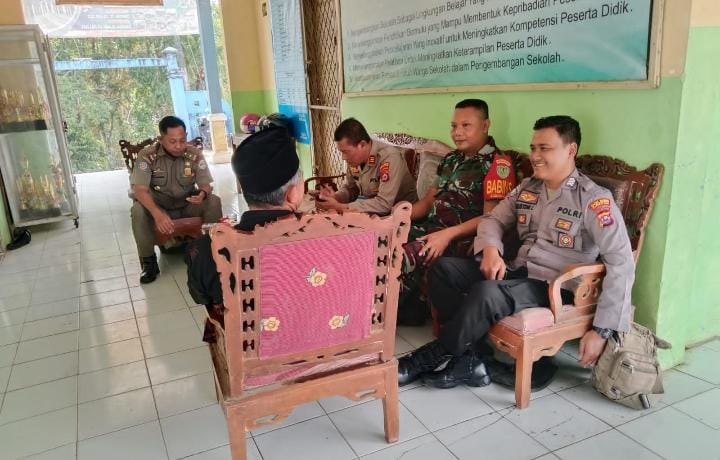 Kunjungi SMPN 2 Angsana, Bhabinkamtibmas Sampaikan Pencegahan Tawuran Antar Pelajar 5 WhatsApp Image 2024 07 30 at 21.23.31