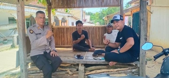 Kapolsek Angsana AKP Eman Rahman Sambangi Masyarakat Desa Cikayas 10 WhatsApp Image 2024 07 30 at 21.23.52