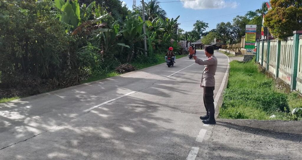 Cegah Tawuran Antar Pelajar, Kanit Samapta Polsek Angsana Aiptu Fikri Pimpin Patroli Dialogis 6 WhatsApp Image 2024 07 30 at 21.24.09