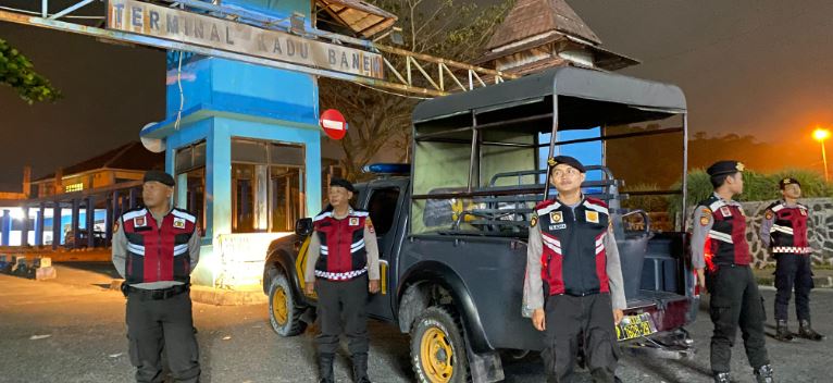 Sat Samapta Polres Pandeglang Menggelar Patroli di Terminal Kadubanen untuk Menjaga Keamanan dan Ketertiban 10 pk