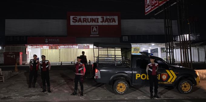Sat Samapta Polres Pandeglang Menggelar Patroli di Alfamart Saruni untuk Menjaga Keselamatan dan Keamanan 9 sj 1