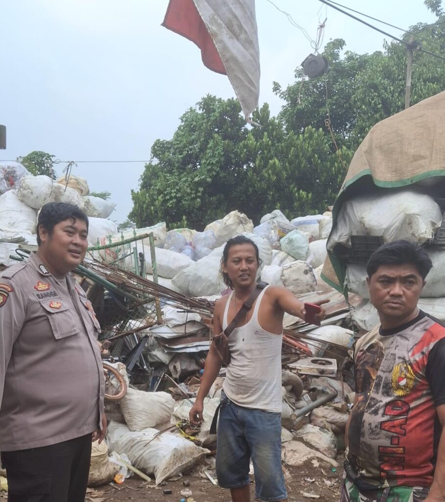 Bhabinkamtibmas Polsek Bojong Menggelar Patroli Dialogis Ciptakan Kondusifitas Wilayah 10 IMG 20240811 WA0003
