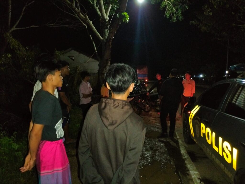 Polsek Panimbang Rutin Laksanakan Patroli Malam Cegah Balap Liar dan Kejahatan 8 IMG 20240811 WA0008