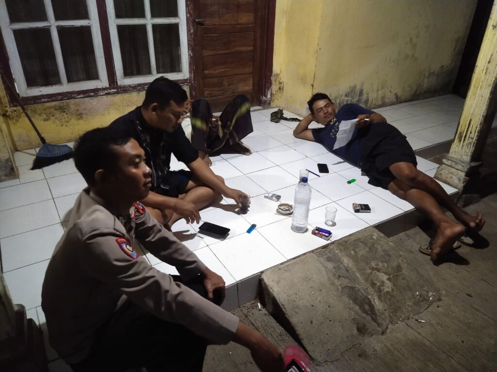 Cegah Gangguan Kamtibmas Polsek Panimbang laksanakan Patroli Malam 7 IMG 20240811 WA0009