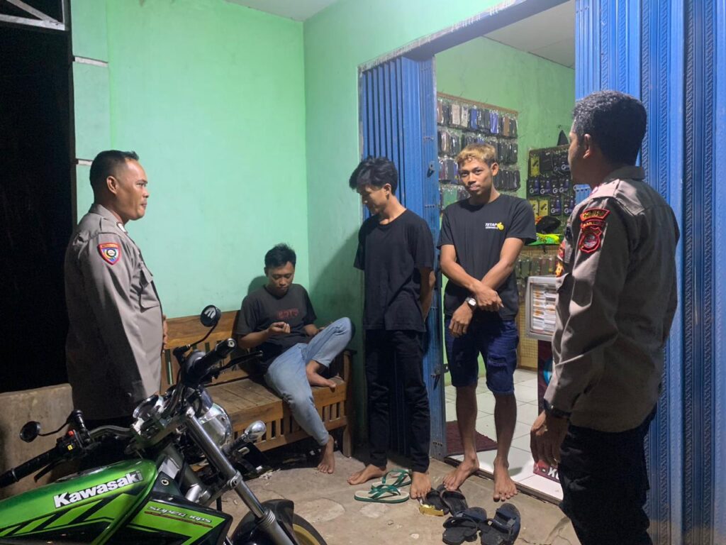 Polsek Cigeulis Lakukan Patroli Dialogis antisipasi C3 dan gangguan kamtibmas 4 IMG 20240811 WA0012