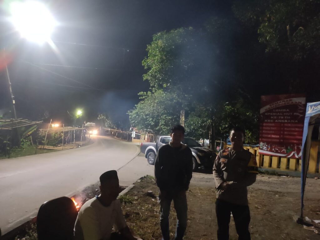 Bhabinkamtibmas Polsek Angsana Polres Pandeglang Sambangi Masyarakat Desa Sumurlaban 8 IMG 20240811 WA0018