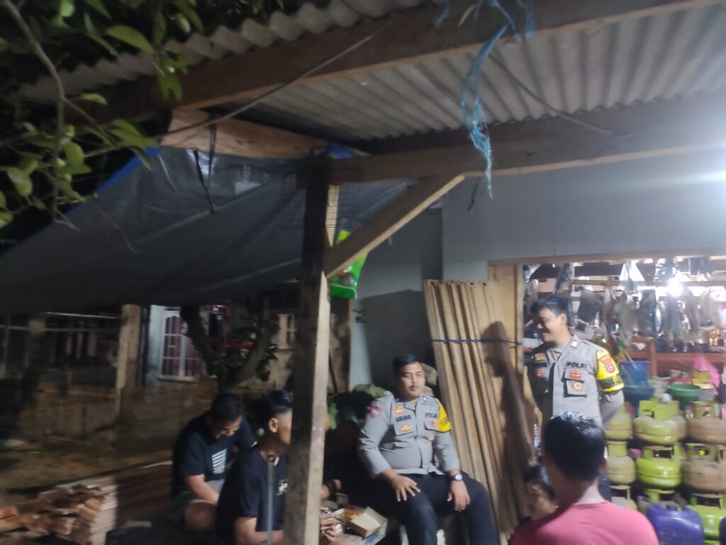 Penuh Keakraban, Anggota Piket Polsek Angsana Polres Pandeglang Sapa Warga Saat Patroli 5 IMG 20240811 WA0021