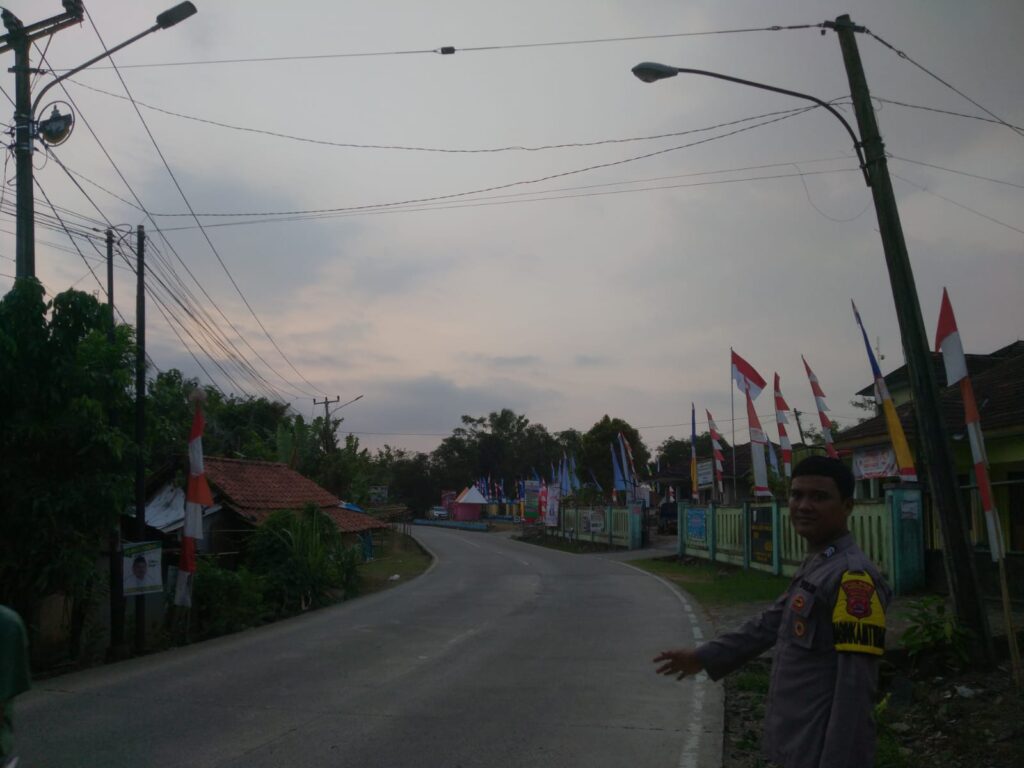 Berikan Pelayanan kepada Masyarakat, Anggota Piket Polsek Angsana Polres Pandeglang Laksanakan Strongpoint Sore 1 IMG 20240811 WA0025