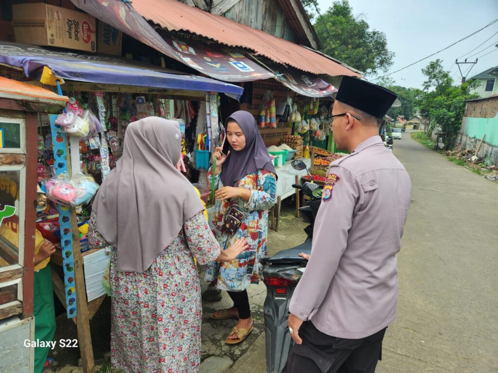 Kasihumas Polsek Menes Berikan Penyuluhan Kepada Para Pengguna Ranmor 2 WhatsApp Image 2024 07 31 at 15.52.56