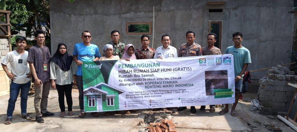Bhabinkamtibmas Polsek Cikeusik Hadiri Peletakan Batu Pertama Bedah Rumah dari Koperasi BPN 10 WhatsApp Image 2024 07 31 at 18.52.18