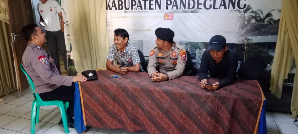 Polsek Picung Laksanakan Pemasangan Baliho Himbauan, Cegah Kebakaran, Tingkatkan Ronda Malam Cegah Tawuran Antar Masyarakat dan Antar Pelajar 7 WhatsApp Image 2024 08 01 at 20.27.39