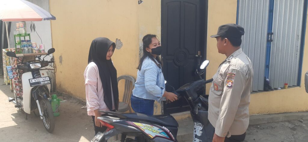 Cegah terjadinya laka lantas Unit Samapata Polsek Picung Berikan Himbauan Keselamatan Berkendara 9 WhatsApp Image 2024 08 01 at 20.28.11 scaled